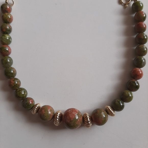 Unakite Jasper Tumbled Crystal Round  Beaded Bracelet - Picture 4 of 8